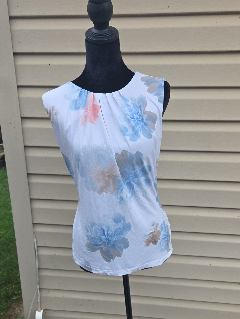 Calvin Klein White Sleeveless Floral Pleat-Neck Blouse with Blue & Beige Flowers
